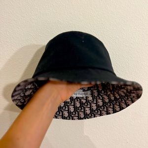 DIOR REVERSIBLE TEDDY-D SMALL BRIM BUCKET HAT